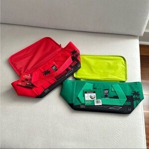 TRADER JOES MINI INSULATED BAGS RED AND GREEN HOLDS UP TO 1.5 GALLONS
NWT